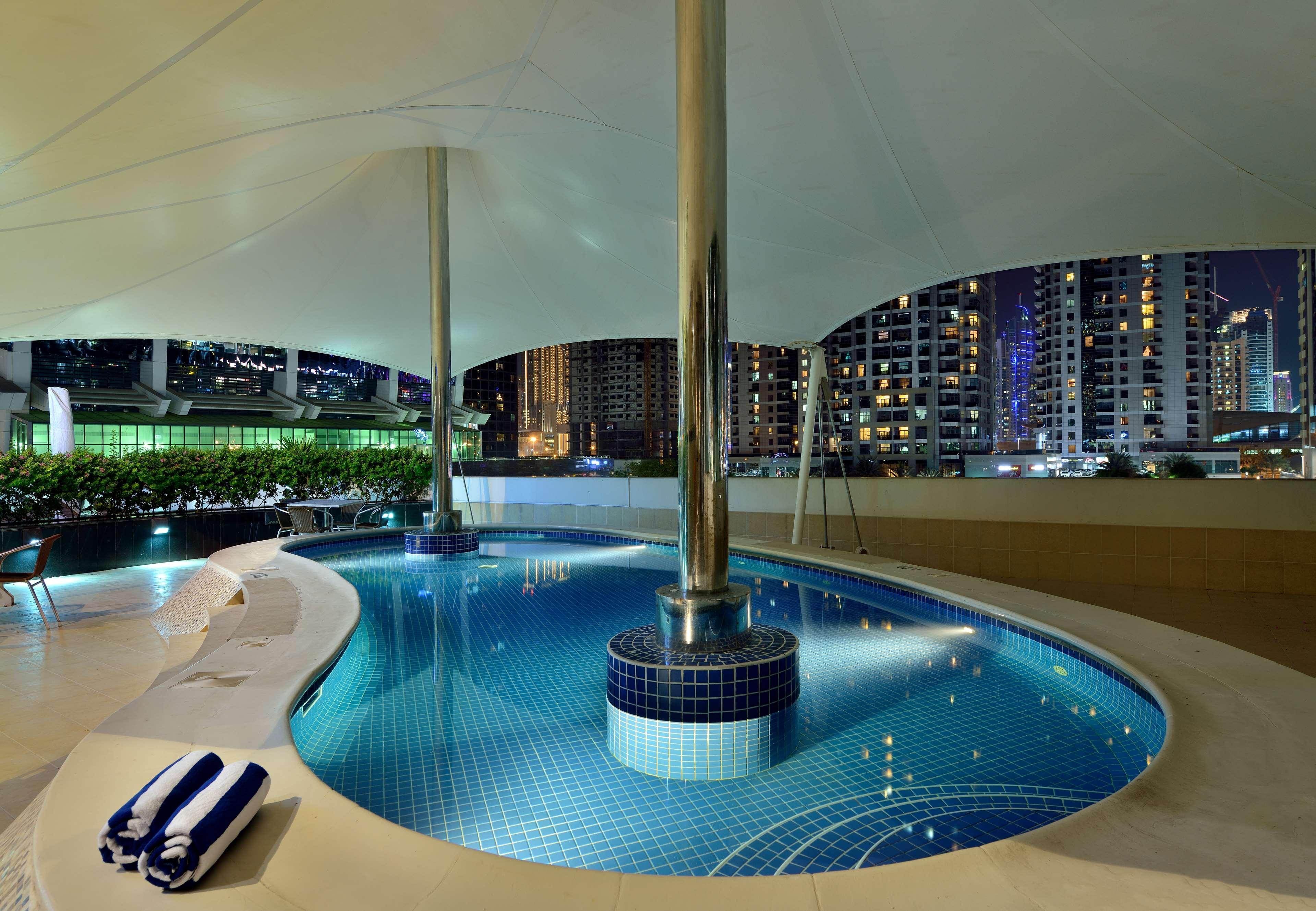 Oaks Liwa Heights Hotel Suites Dubai Exteriör bild